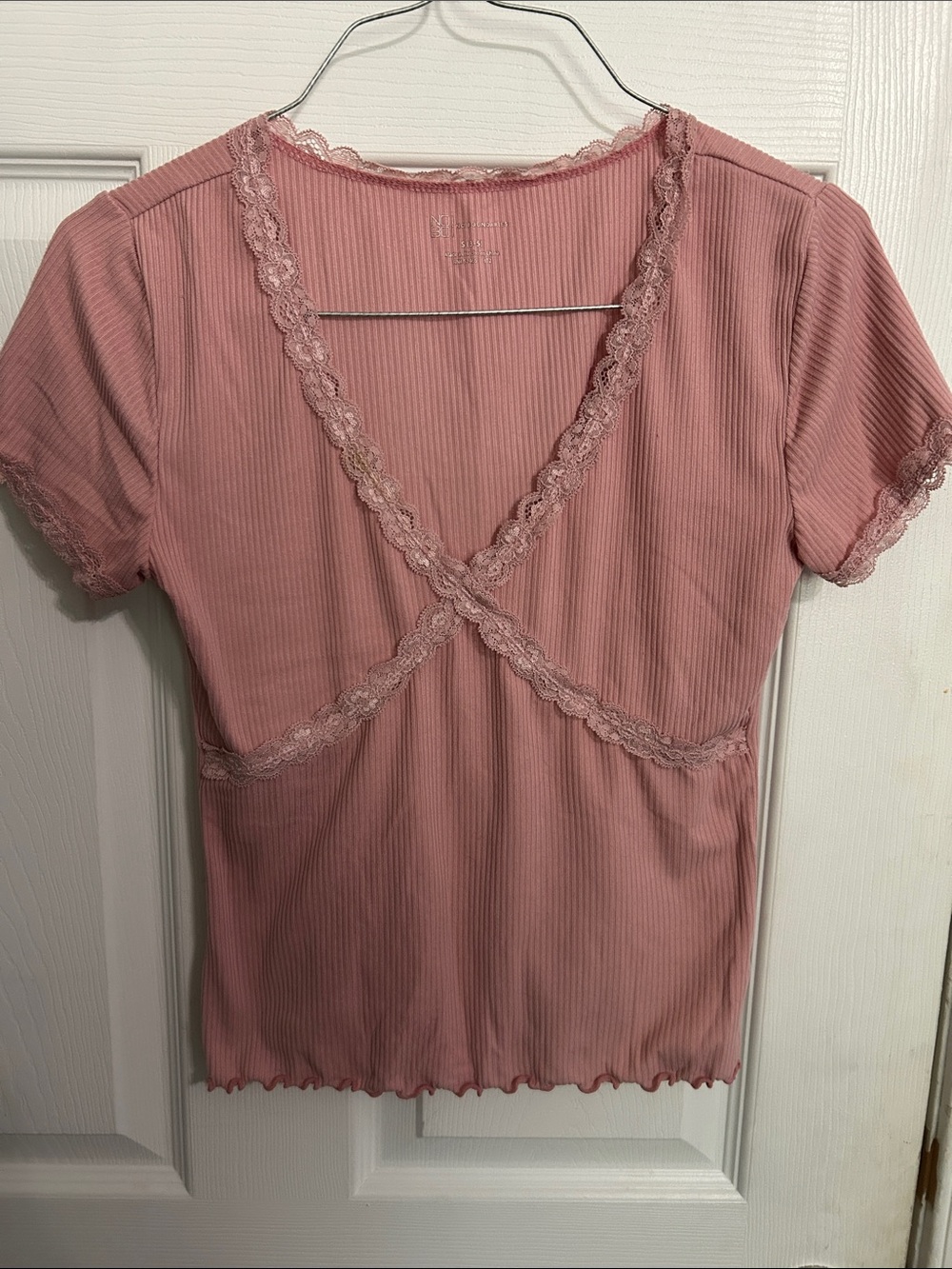 No Boundaries Rose Pink Ribbed Lace Trim Short Sleeve Top